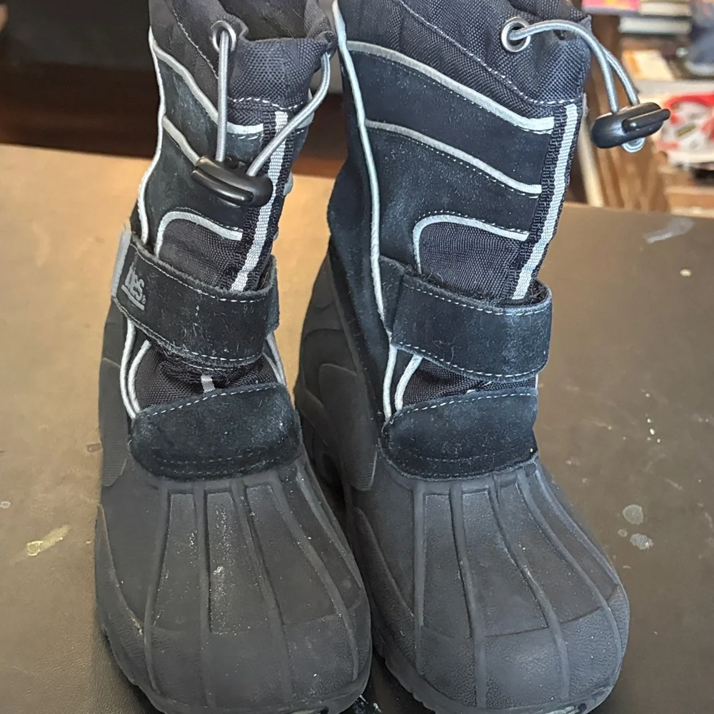 Totes Kids Black and Gray Snow Boots